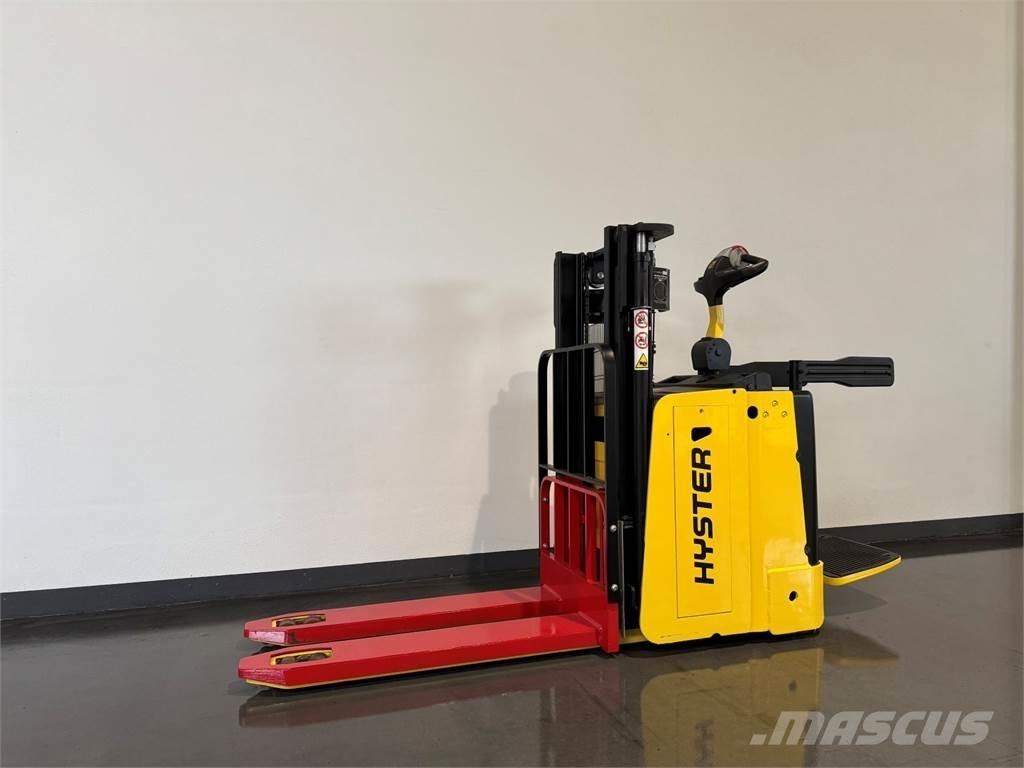 Hyster P2.0SD Meeloop stapelaar