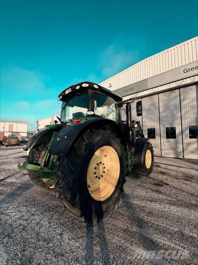 John Deere 6215R AP Tractoren