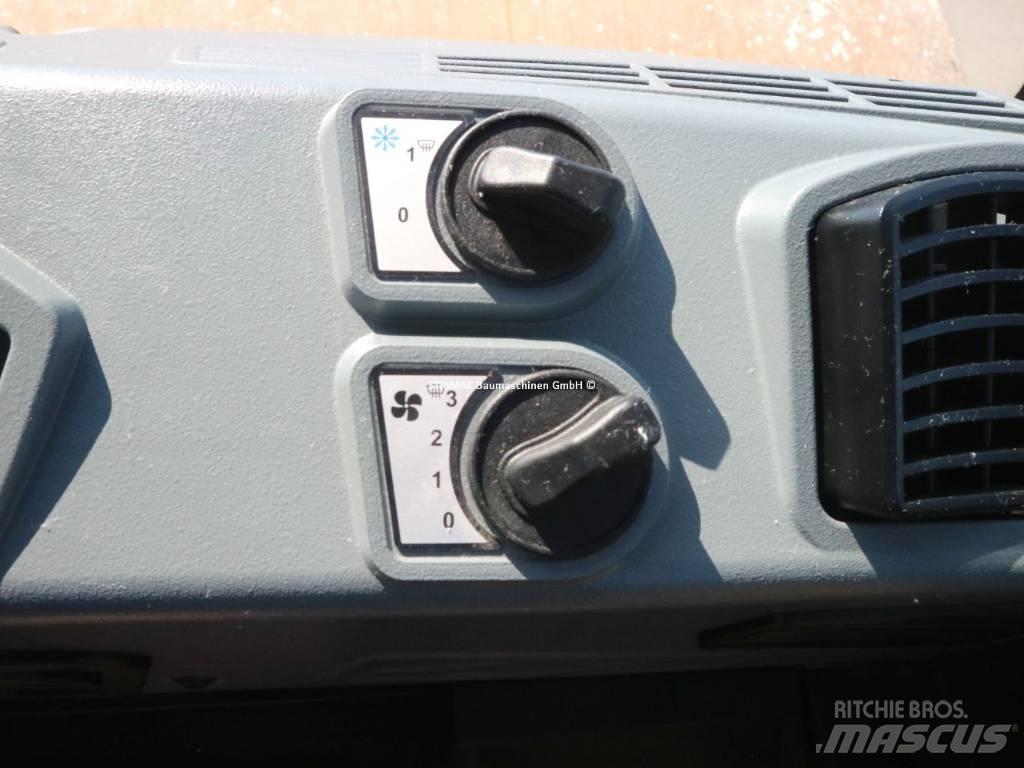 Bomag BW 211 D-50 Trilrolwalsen