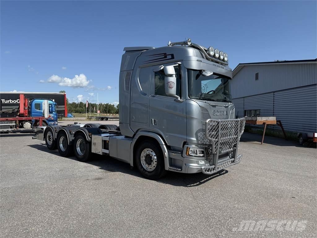 Scania R650 8x4 Chassis met cabine