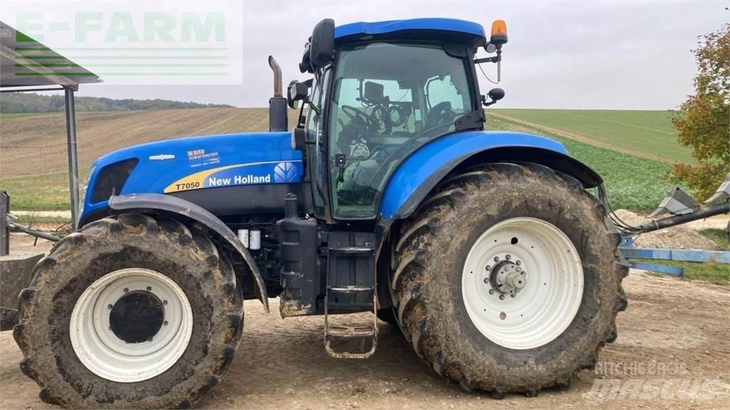 New Holland T7050 Tractoren