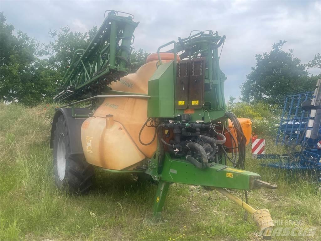Amazone UX 4200 Getrokken spuitmachines