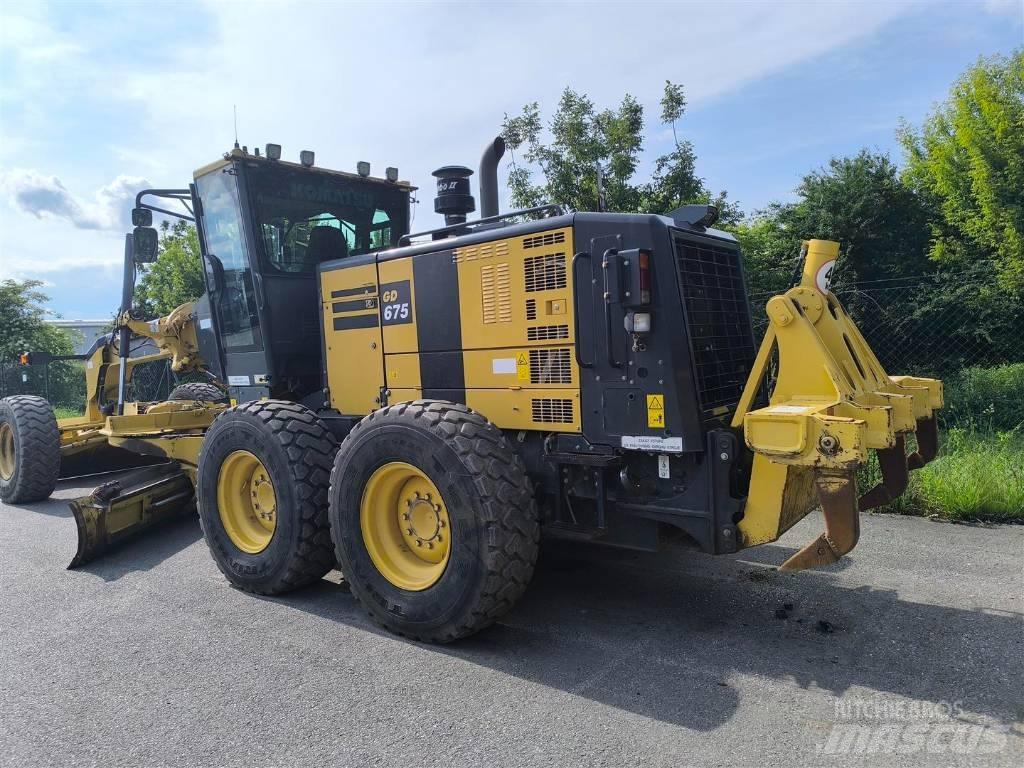Komatsu GD 675-6 Graders