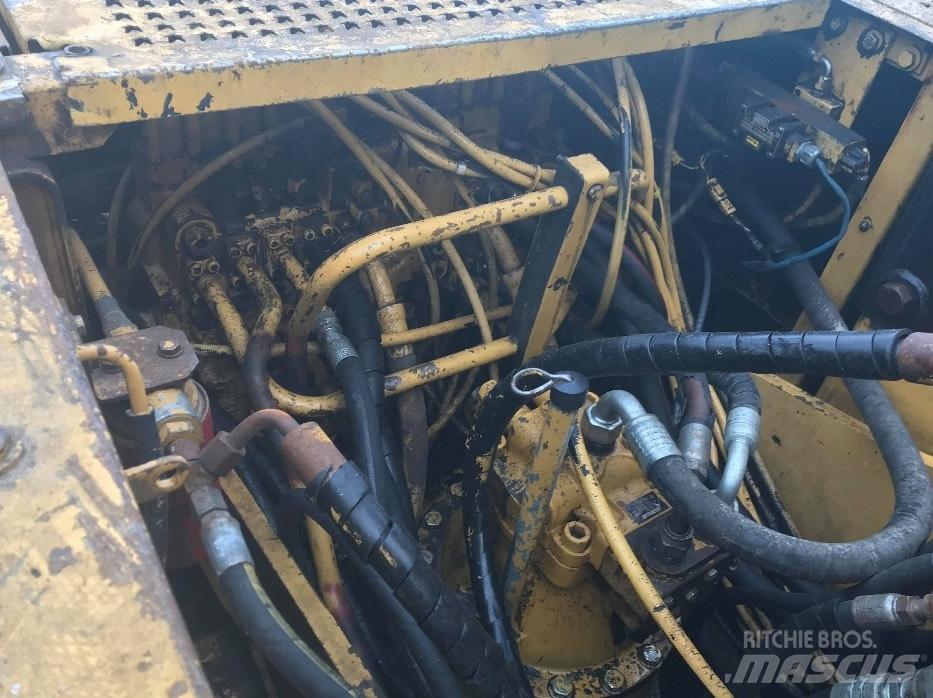 CAT 320 B Rupsgraafmachines