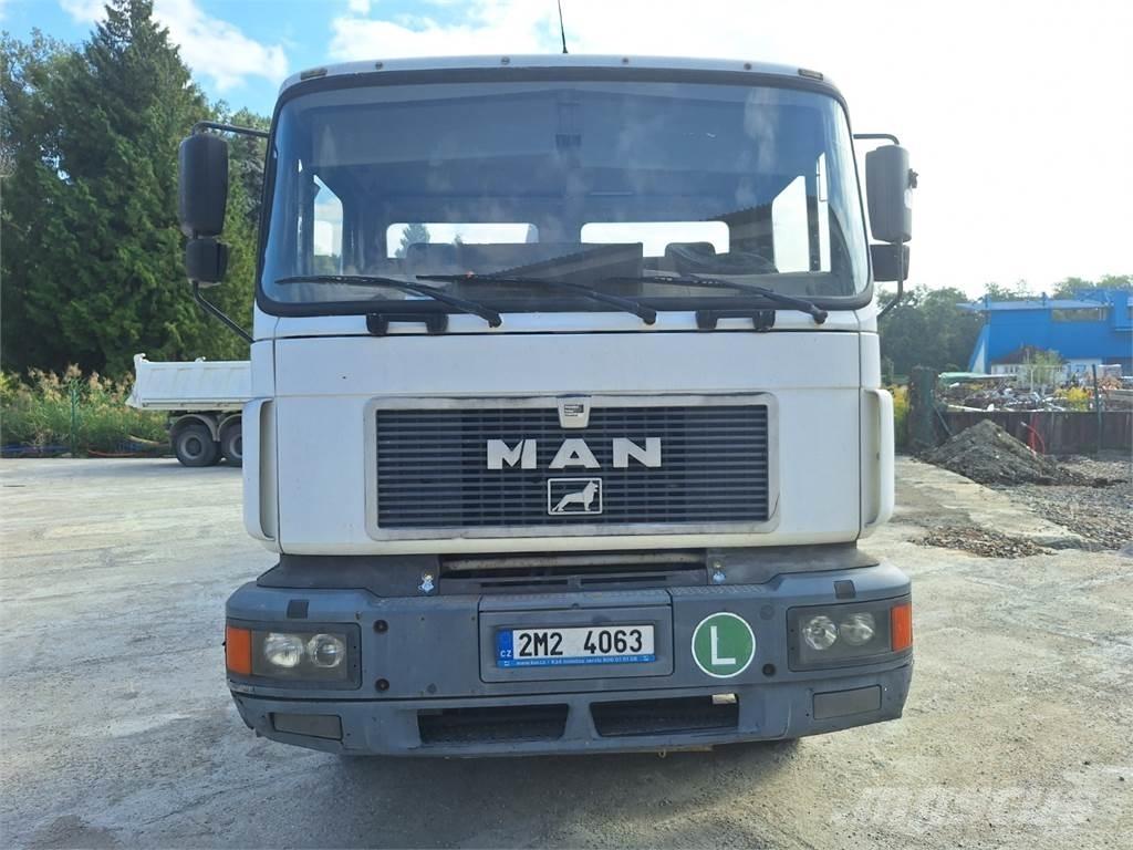 MAN 26.403 6X2 Chassis met cabine