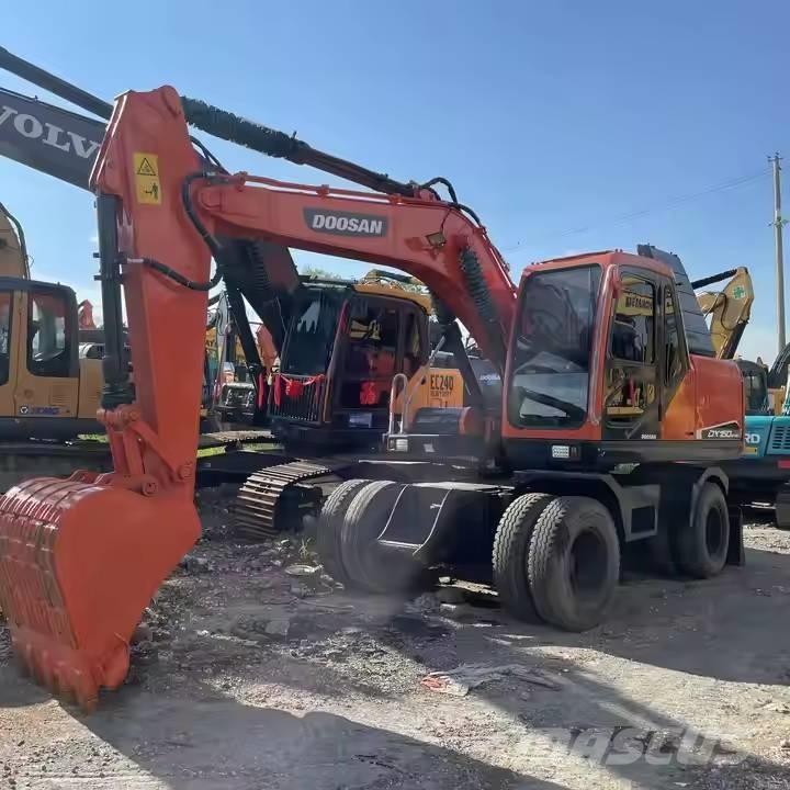 Doosan DX150W Wielgraafmachines