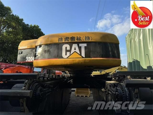 CAT 320 C Amfibische graafmachines