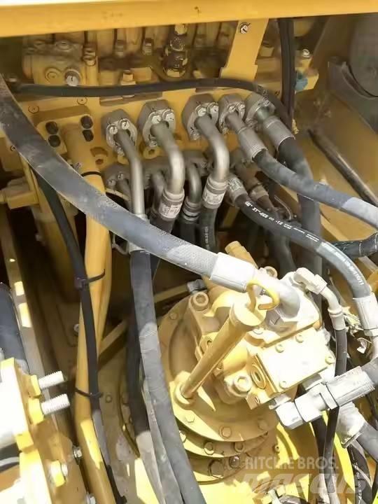 CAT 320 Rupsgraafmachines