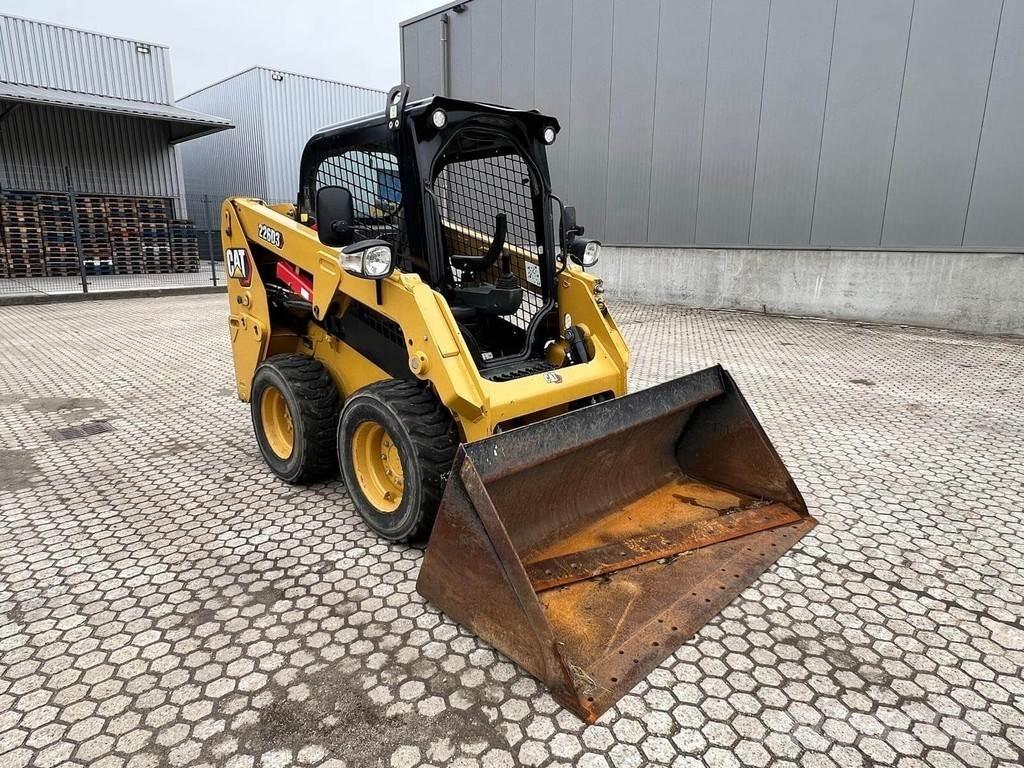 CAT 226D Schrankladers