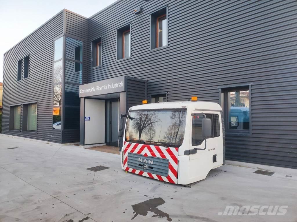 MAN MEDIUM Cabine en interieur