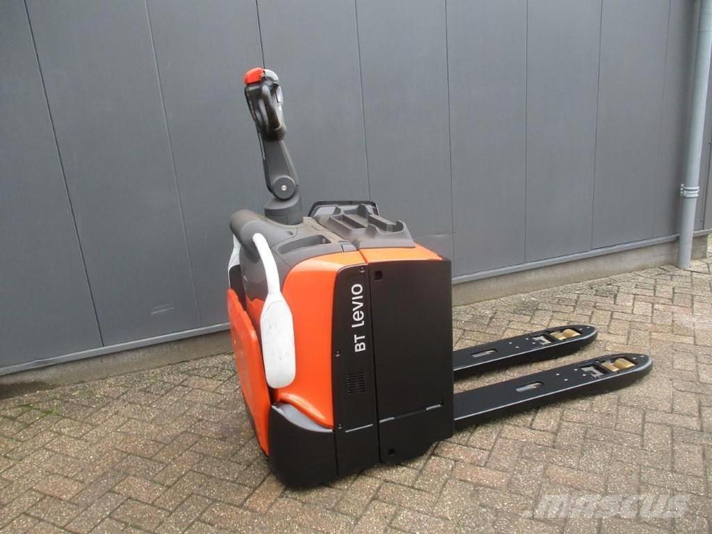 BT LPE 200 Pallettruck met meerij platform