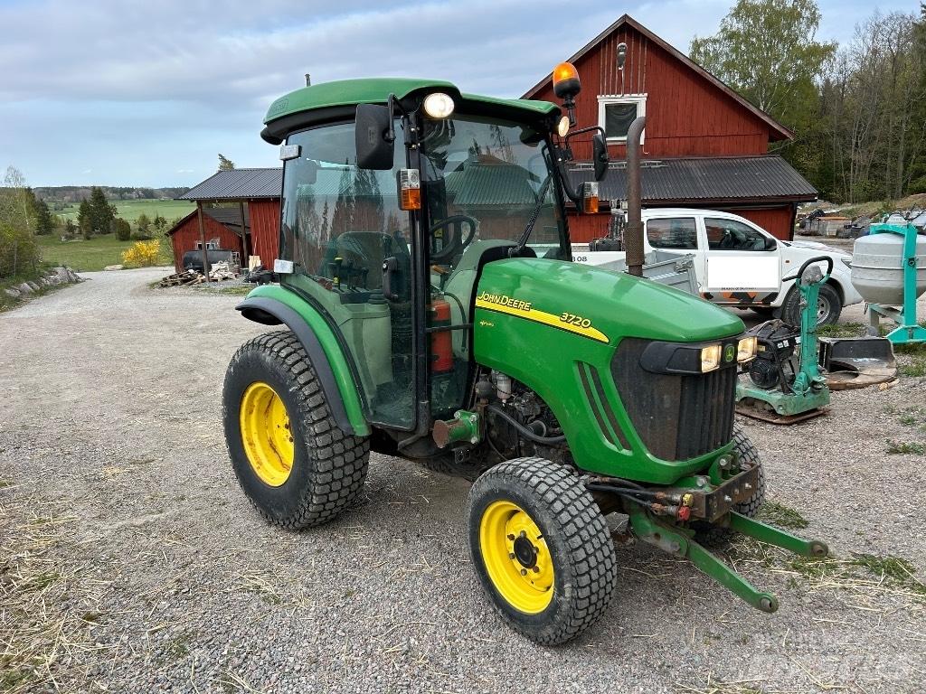 John Deere 3720 Tractoren