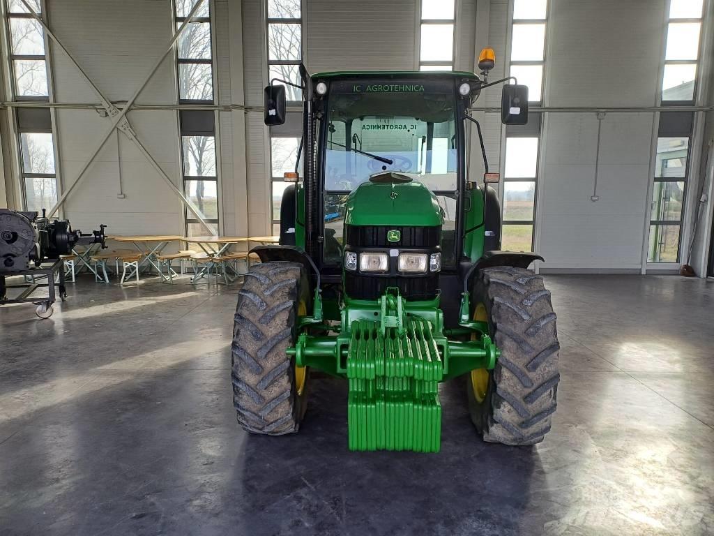 John Deere 5100 R Tractoren