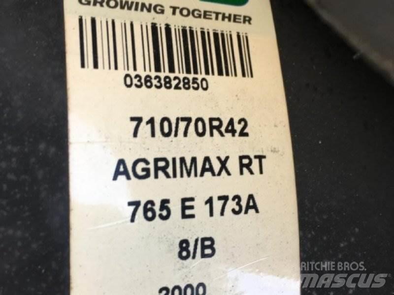 BKT 710/70 R 42 Banden, wielen en velgen