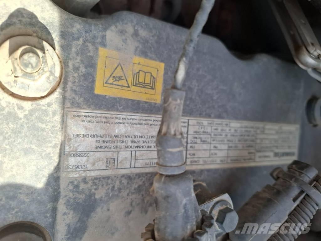 Komatsu PW 148-11 Wielgraafmachines