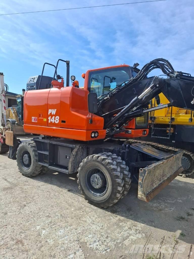 Komatsu PW 148-11 Wielgraafmachines