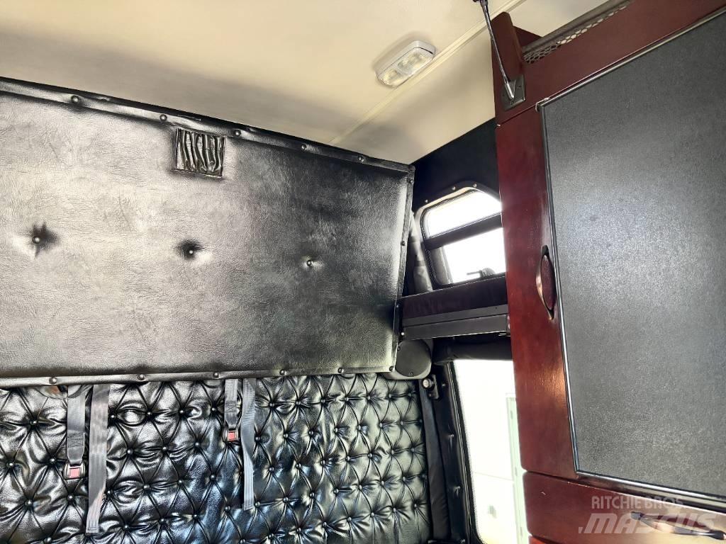 Western Star 4900 SB Trekkers