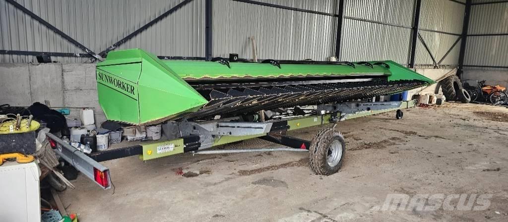 CLAAS Tucano 440 Maaidorsmachines