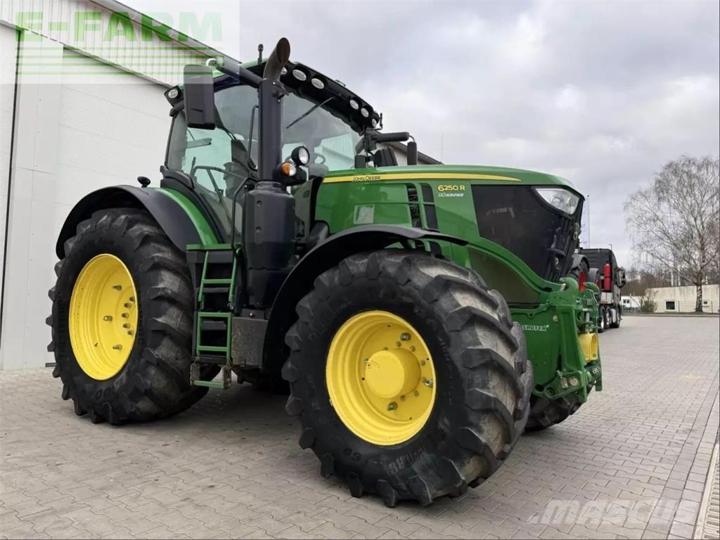 John Deere 6250 r Tractoren