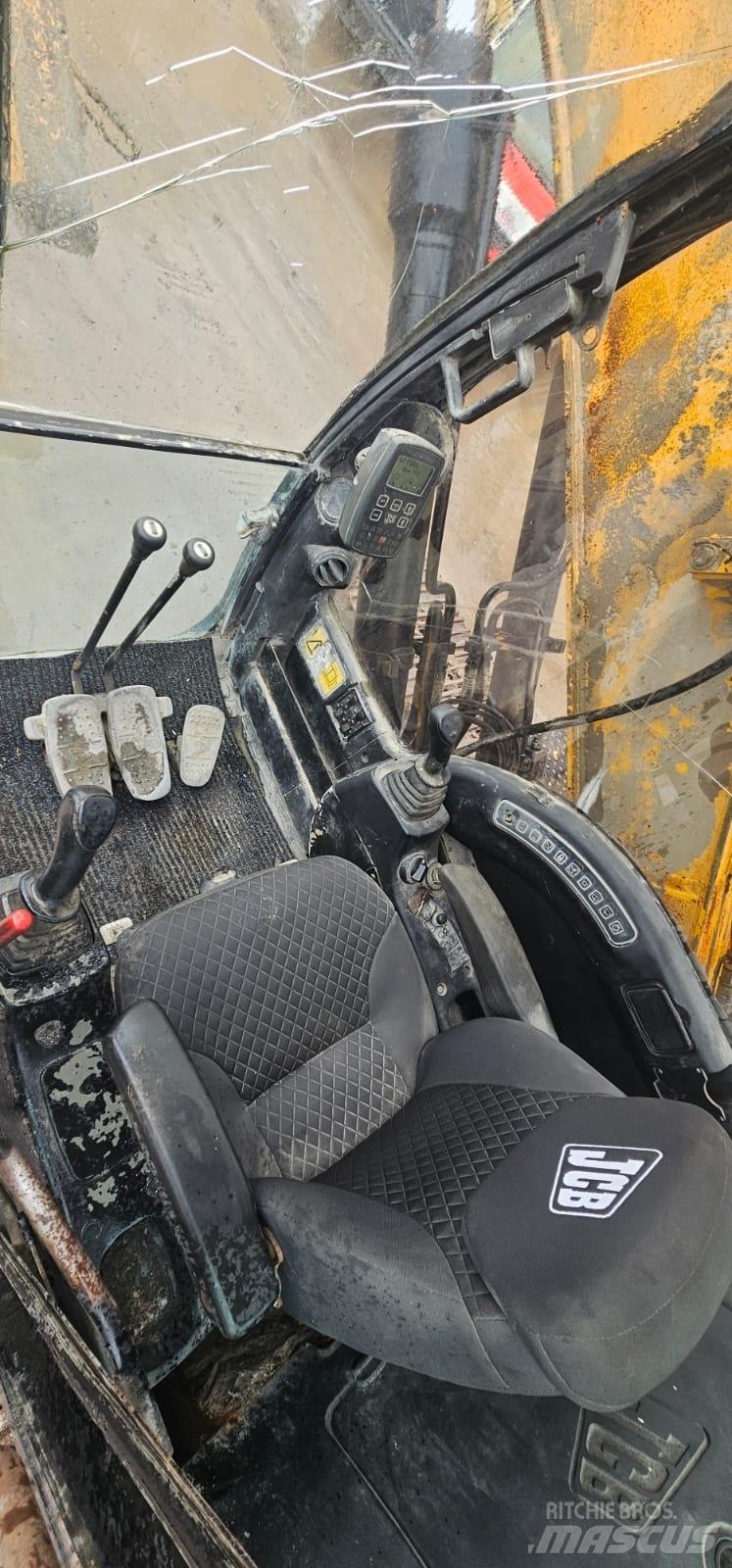 JCB JS 220 LC Rupsgraafmachines