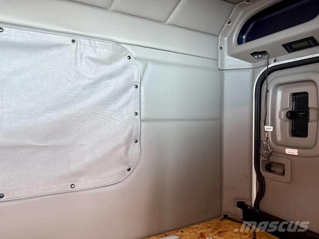 Peterbilt 567 Trekkers