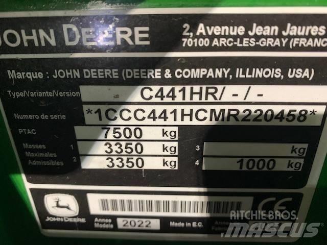 John Deere C441 R Ronde-balenpersen