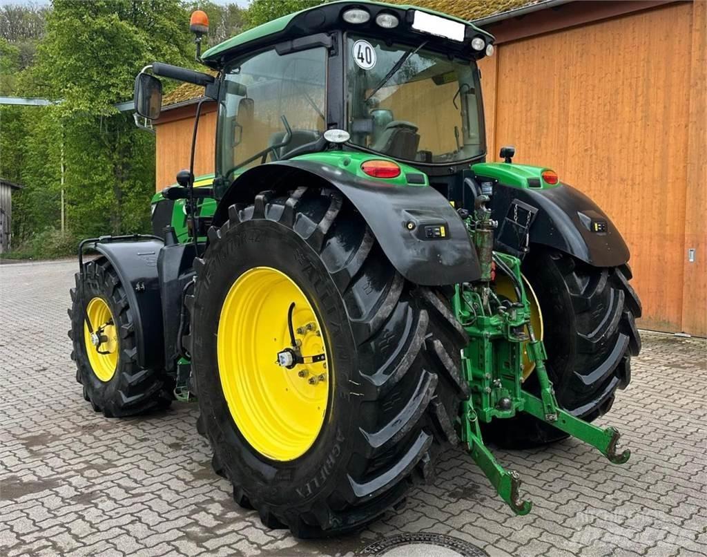 John Deere 6210R Tractoren