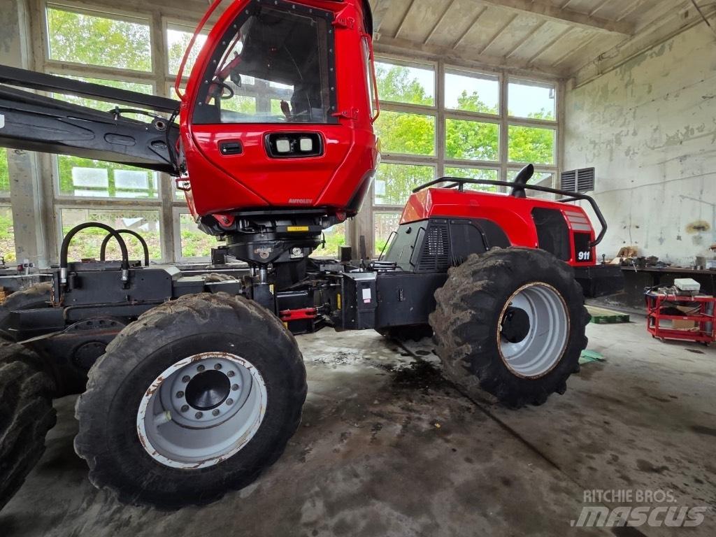 Komatsu 911 Harvesters