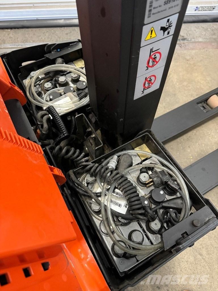 Toyota SWE080L Meeloop stapelaar