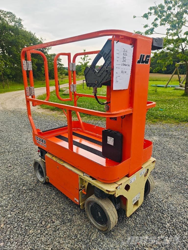 JLG 1230 ES Personenliften en invalideliften