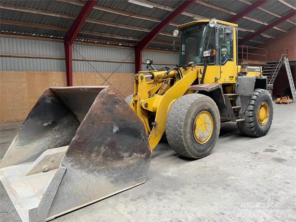 Komatsu WA270-3 Wielladers