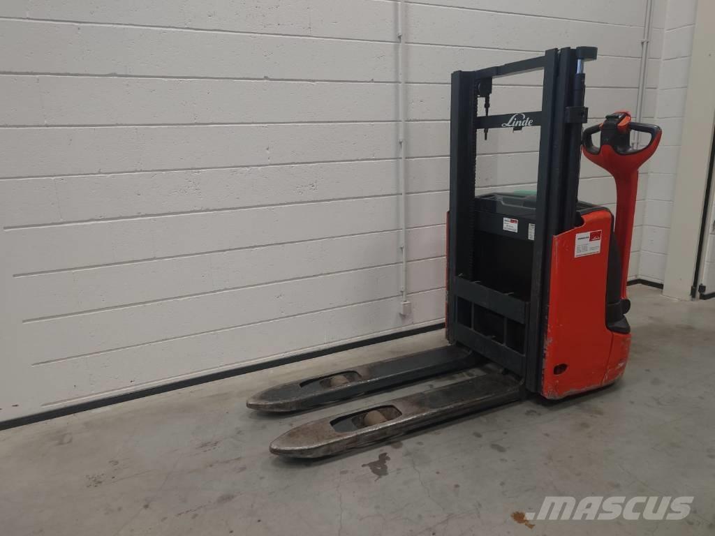 Linde L12/1172 Meeloop stapelaar