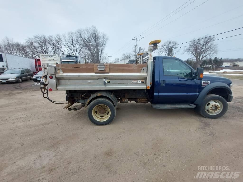Ford F 550 XLT Sneeuwschuivers en -ploegen