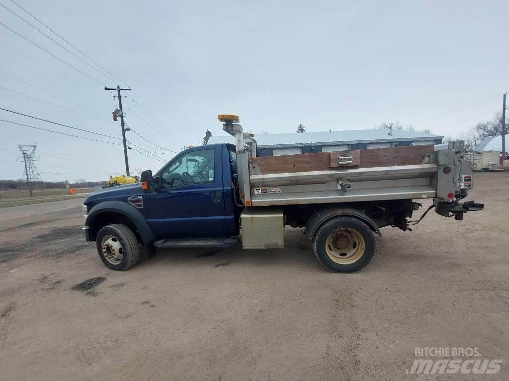Ford F 550 XLT Sneeuwschuivers en -ploegen