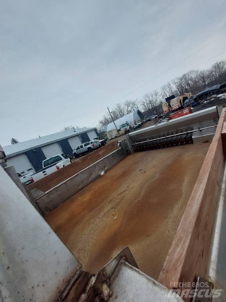 Ford F 550 XLT Sneeuwschuivers en -ploegen