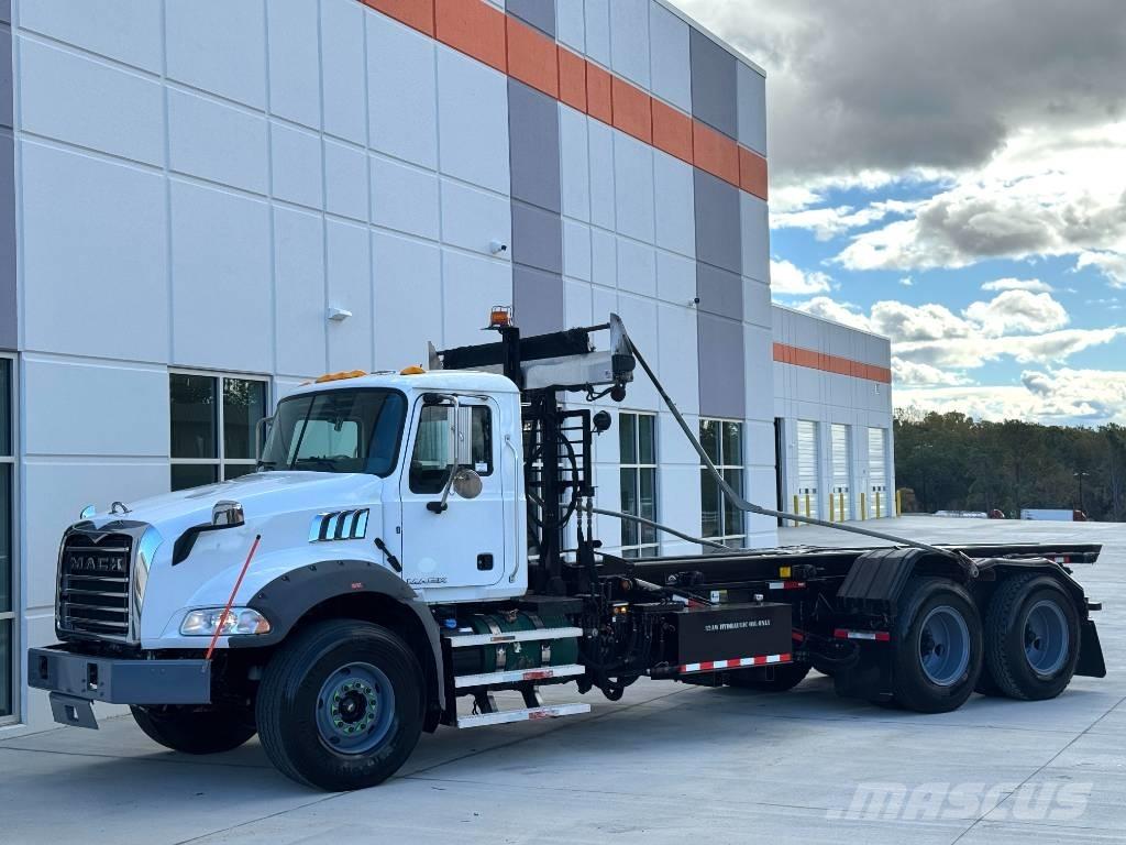 Mack Granite GU 813 Containertrucks met kabelsysteem