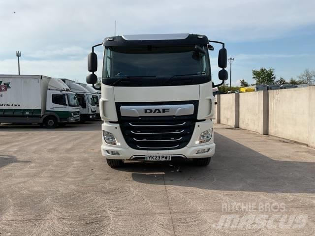 DAF CF 450 Vrachtwagen met vlakke laadvloer en lier