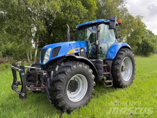 New Holland T 7030 Tractoren