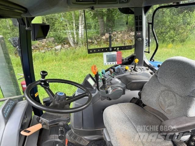 New Holland T 7030 Tractoren