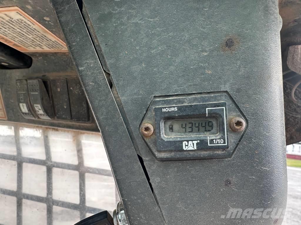 CAT 247 Schrankladers