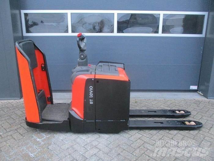 Toyota LPE 250 Pallettruck met meerij platform