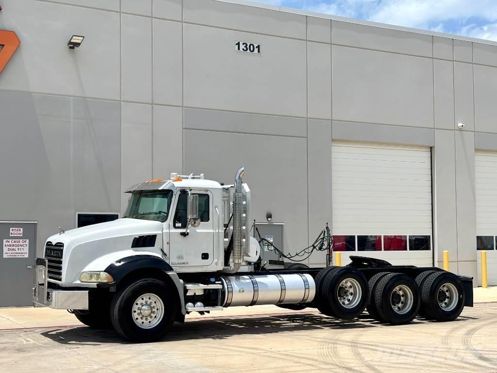 Mack Granite GU 813 Trekkers