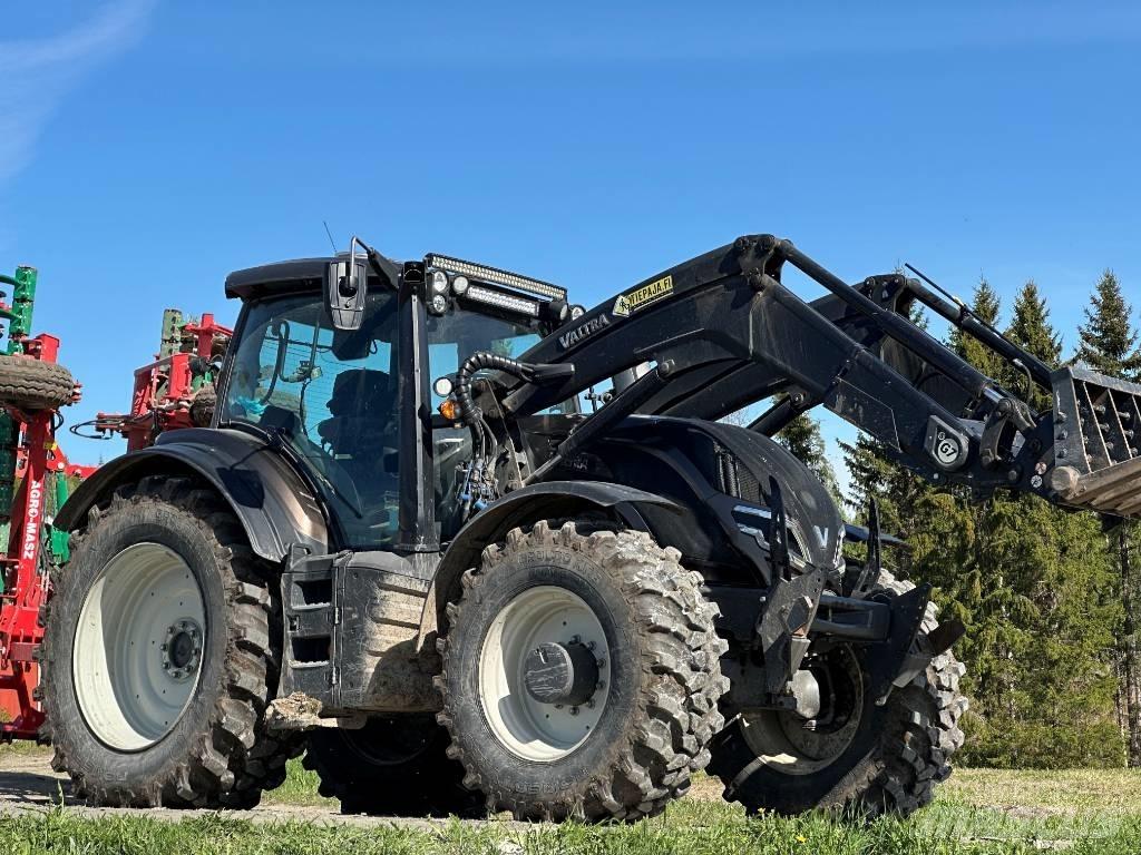 Valtra T 255 Versu Tractoren