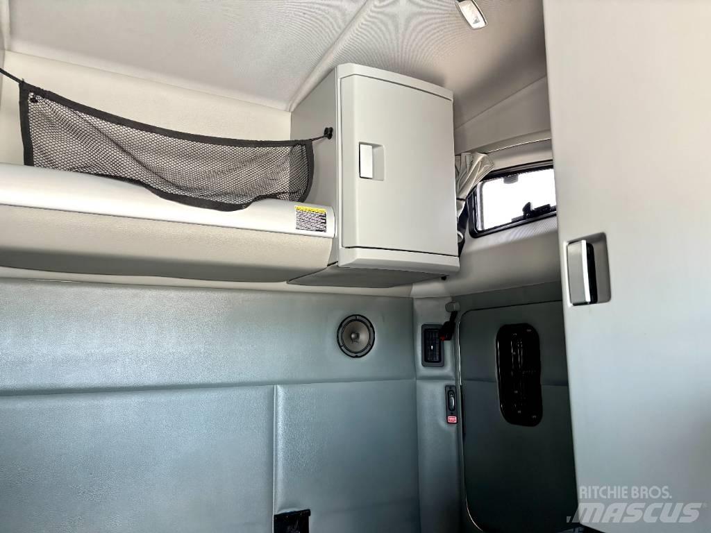 Kenworth T 880 Trekkers