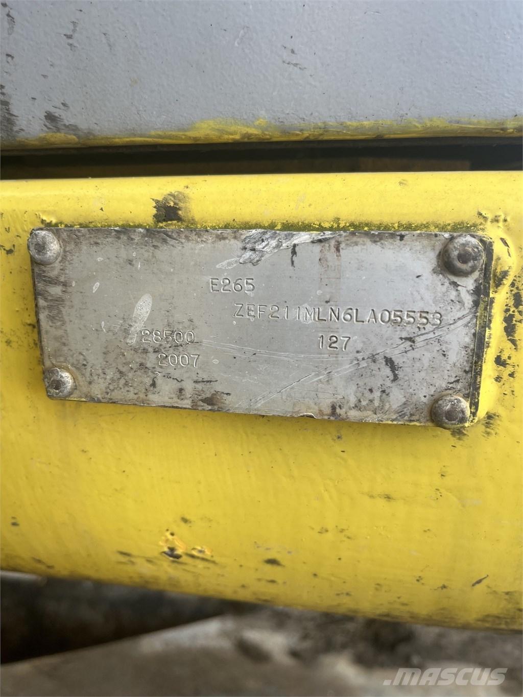 New Holland E 265 B Rupsgraafmachines