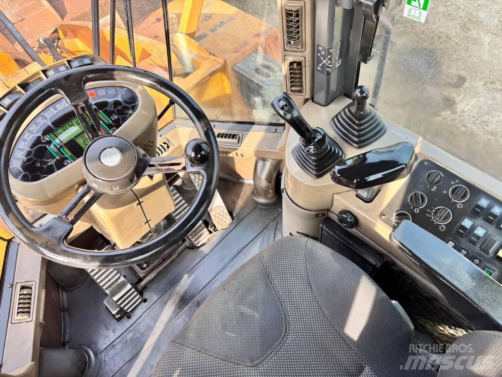 CASE 821C/2 Wielladers