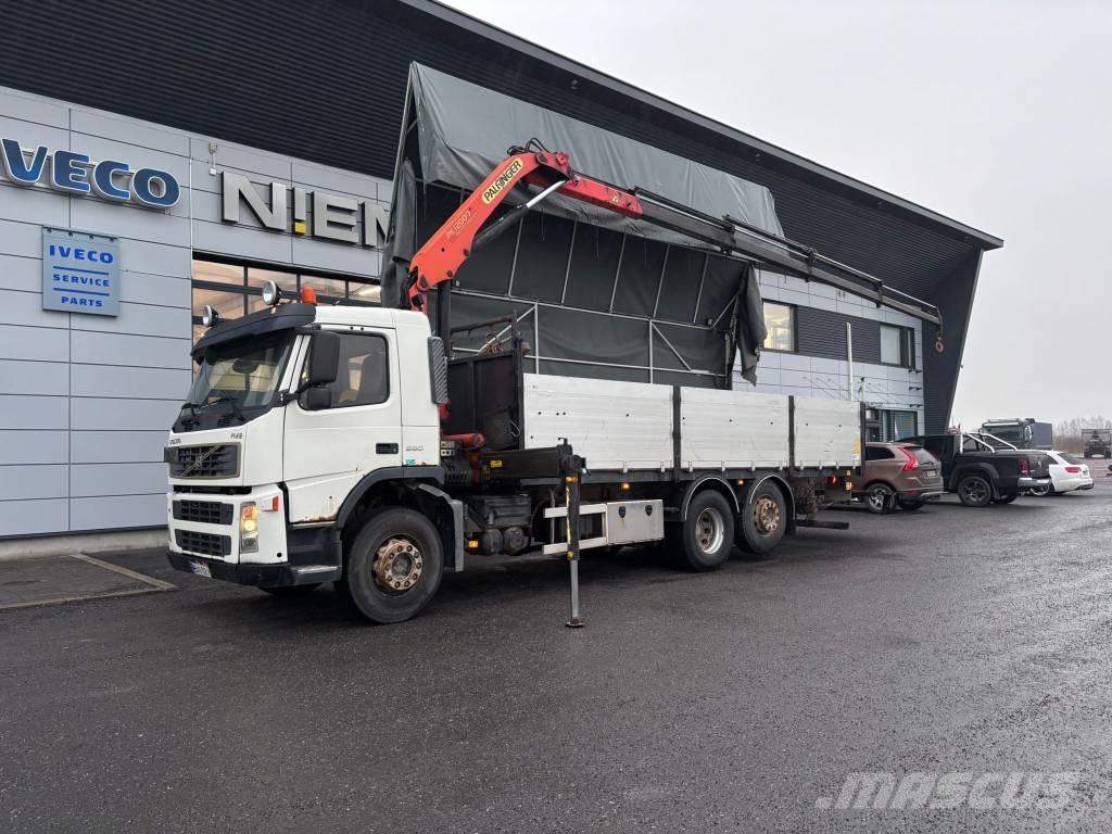 Volvo FM9 Vlakke laadvloer met kraan