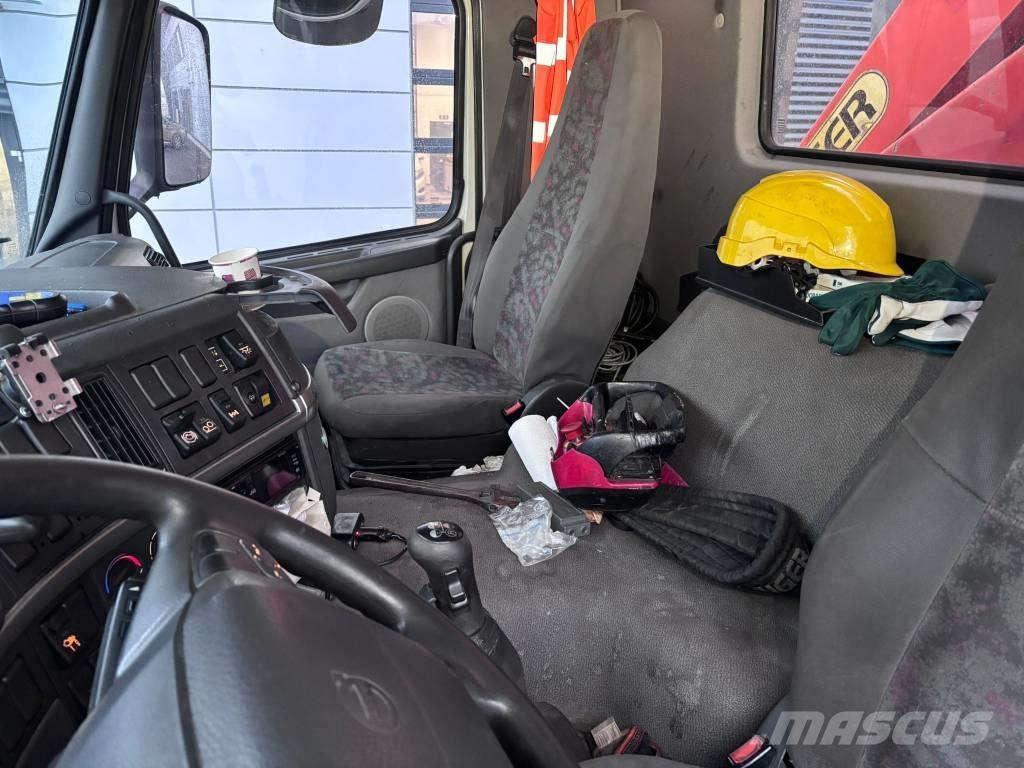 Volvo FM9 Vlakke laadvloer met kraan