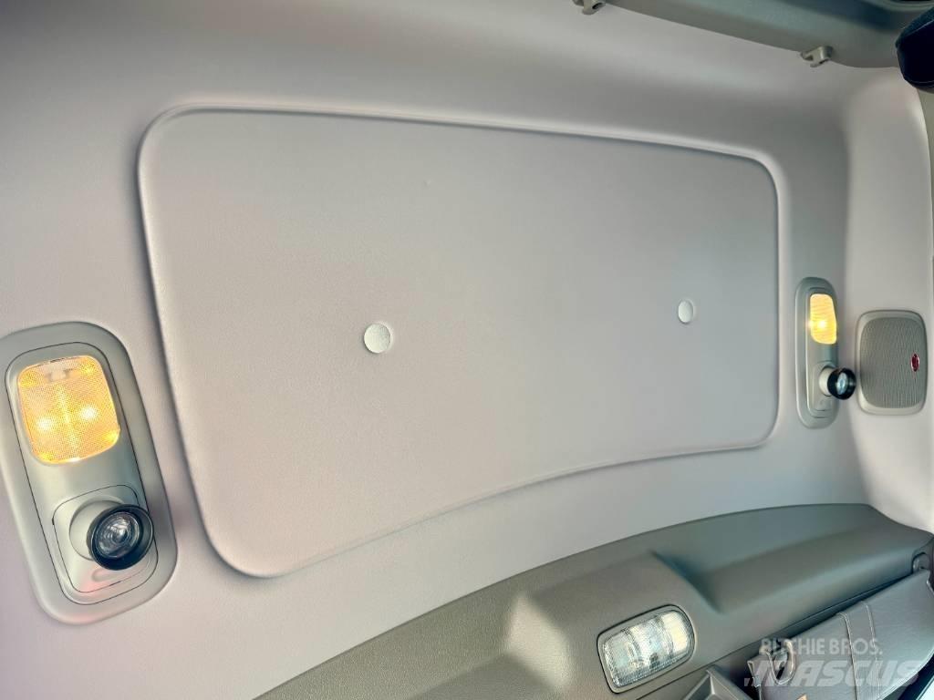 Peterbilt 389 Trekkers