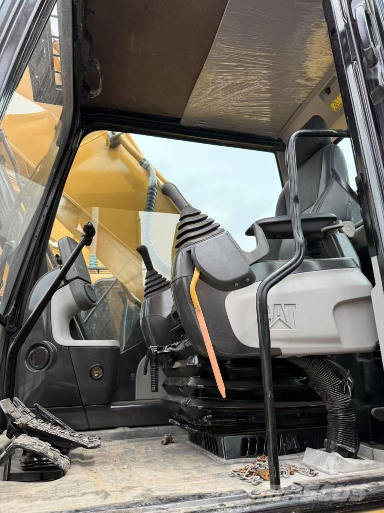 CAT 330 D L Rupsgraafmachines